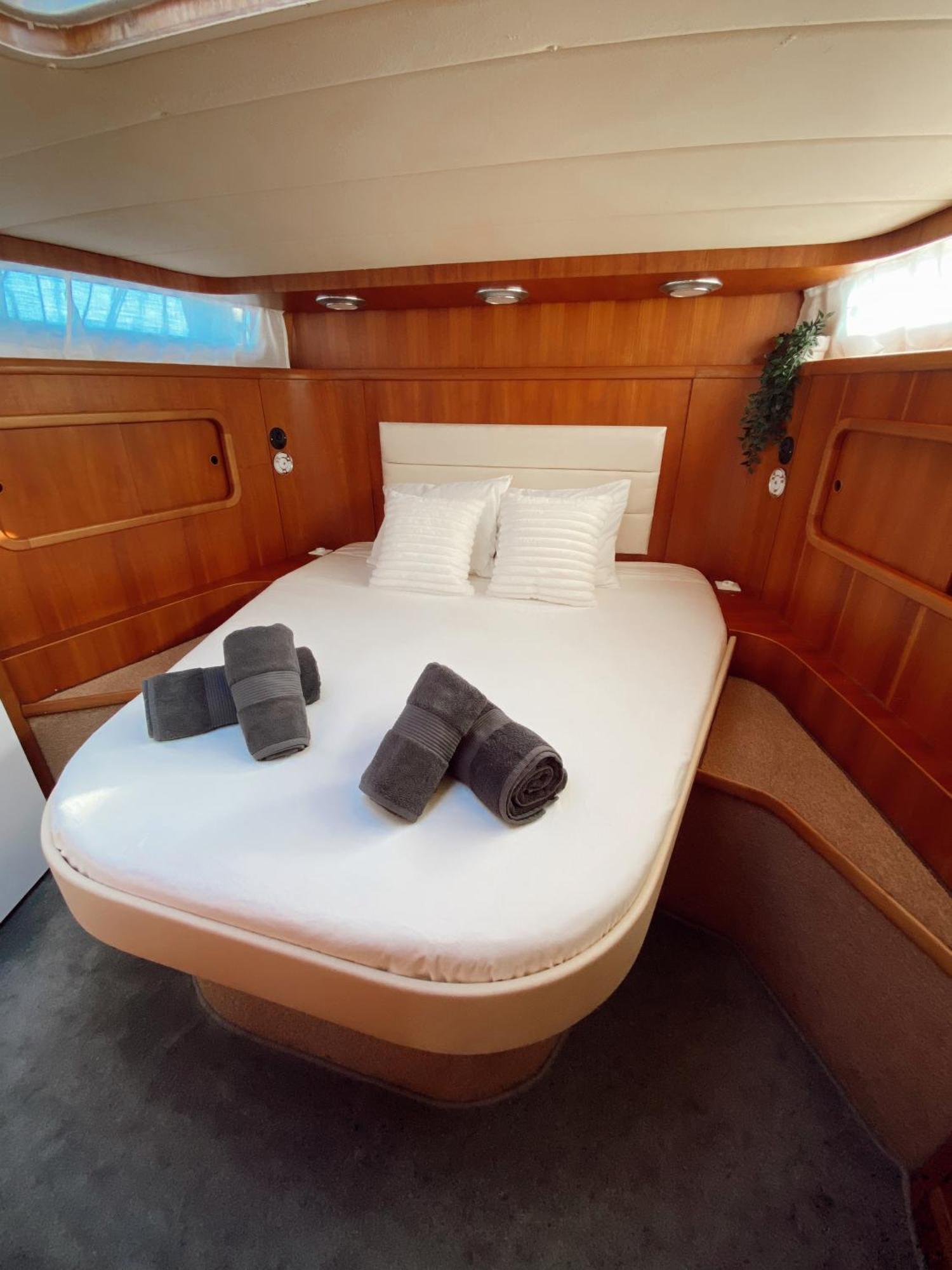 Готель Malmo'S Yacht Валенсія Екстер'єр фото
